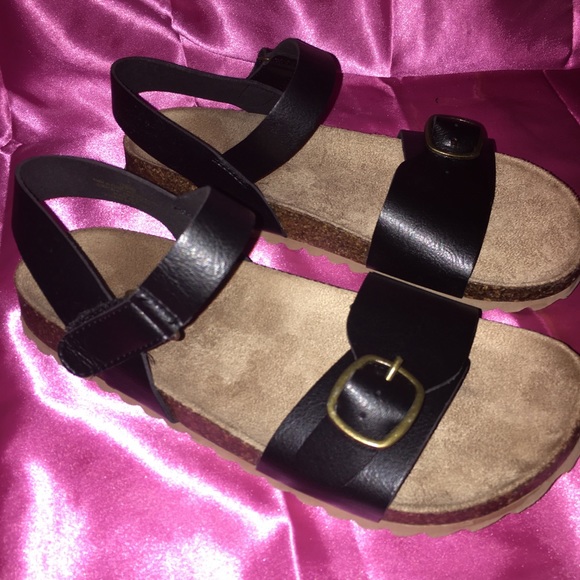 single buckle sandals